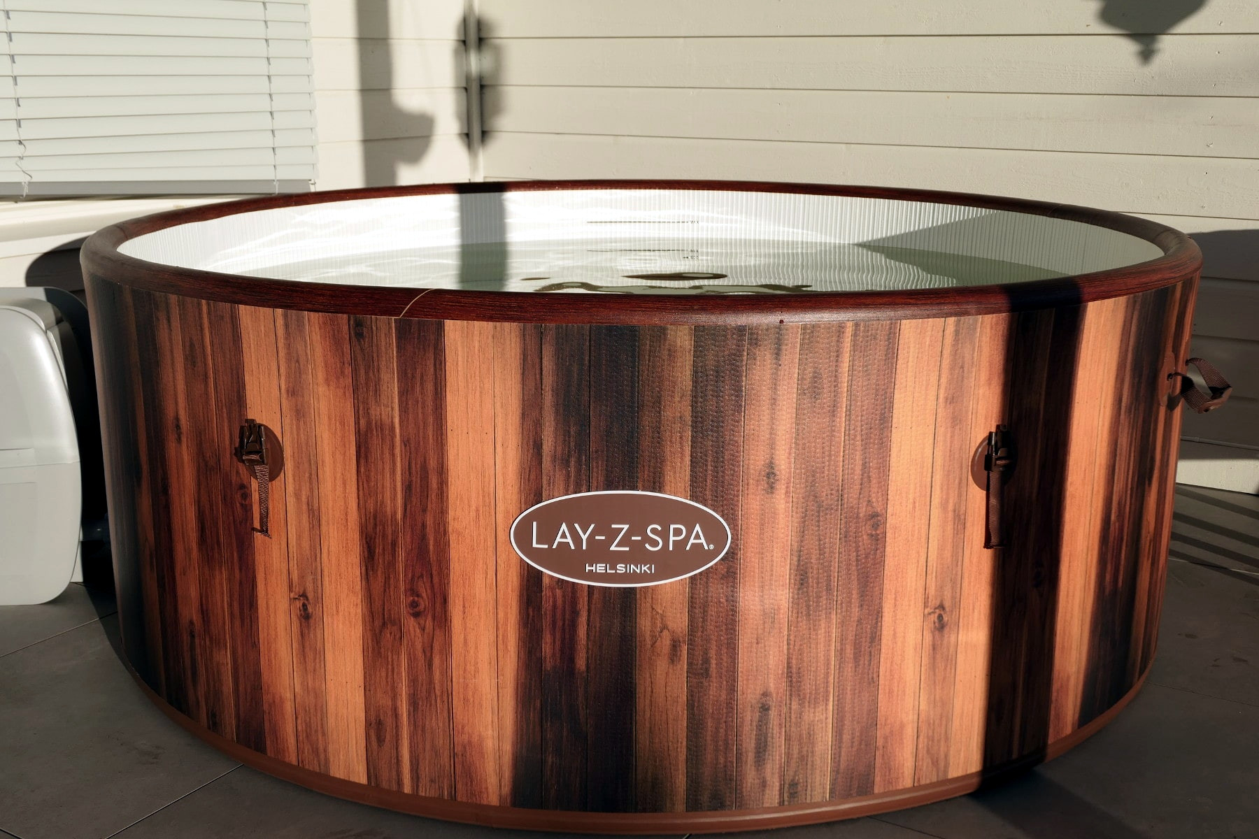Lay Z Spa Helsinki fyldt med vand